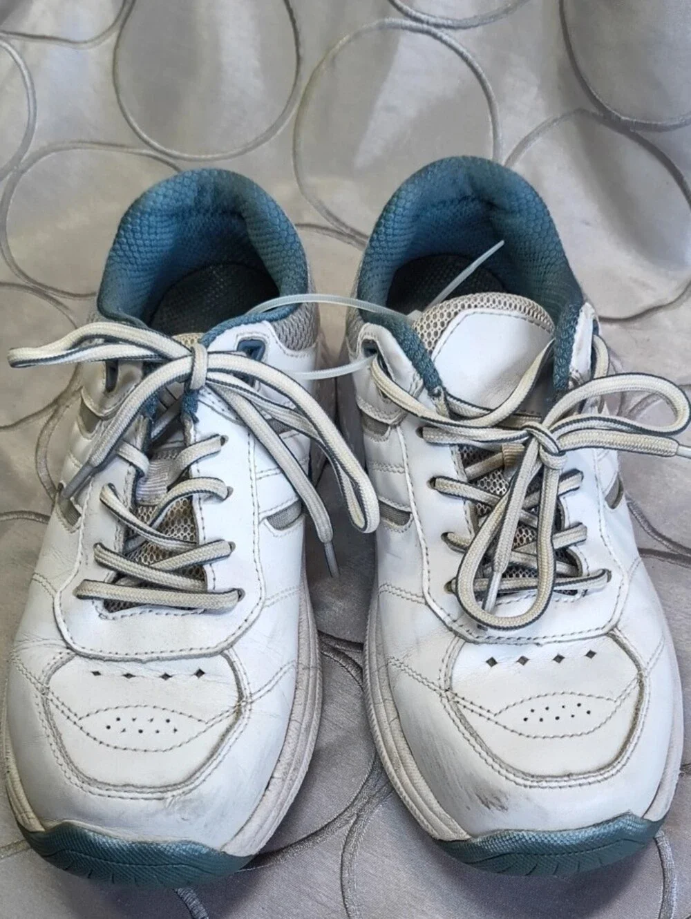 Women’s White and Teal Lace-Up Athletic Sneakers Women's Size 7 AB